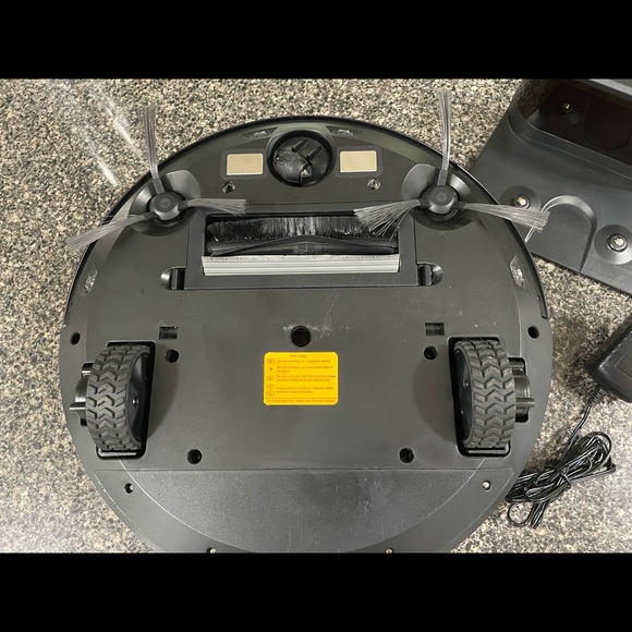 SOLD DEIK MT820 Robot Vacuum Cleaner W/Remote - Picture 9 of 11